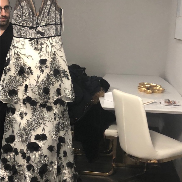 Marchesea Notte 2 tiered white & black lace gown - Picture 3 of 6